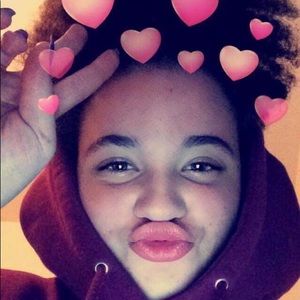 Meet your Posher, Olivia